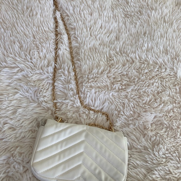 Forever 21 White Quilted Crossbody Bag with Gold Chain - Picture 6 of 6